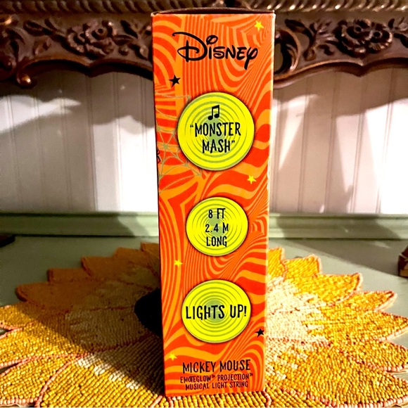 Mickey Mouse pumpkin projection musical string lights singing the “Monster Mash” - Picture 5 of 5